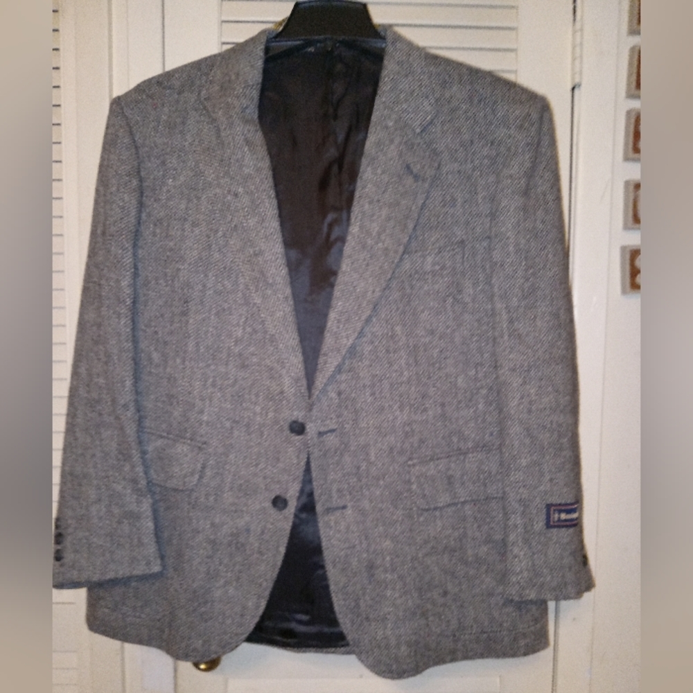 NEW, SIZE 42S BARRINGTON SPORTS COAT